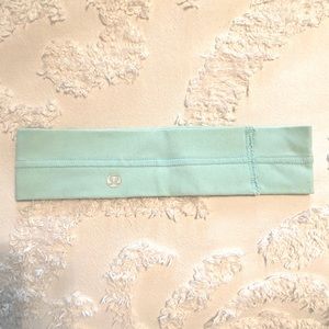 Lululemon Fly Away Tamer Headband